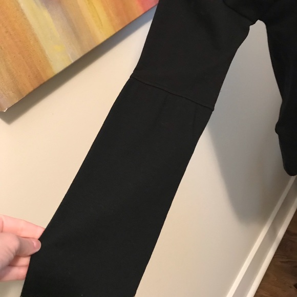 🆕Bell-Sleeve Sweatshirt - Picture 2 of 4